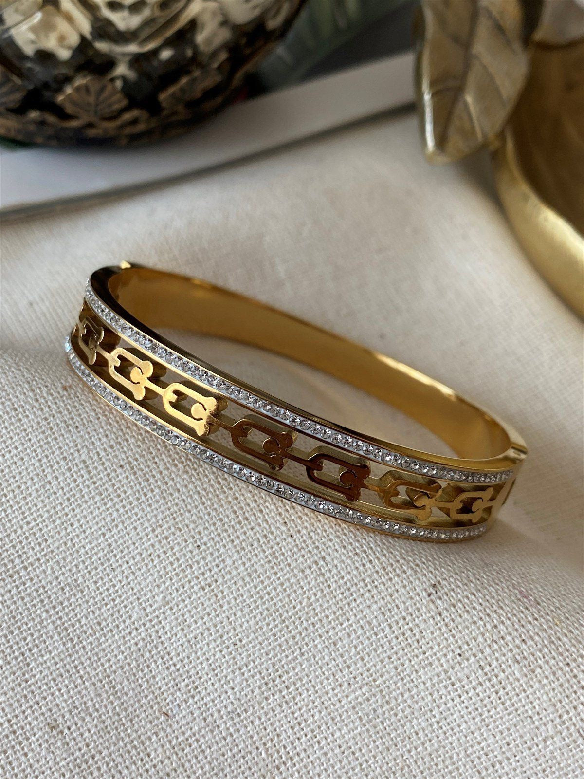 Anne Vintage Handcuff