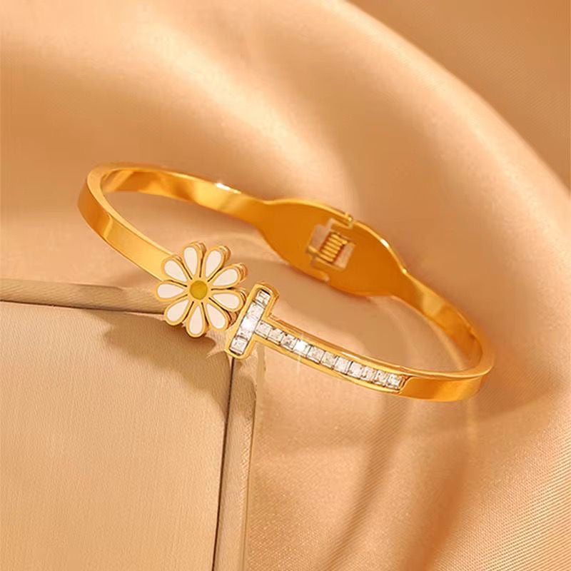 Daisy love Bangle